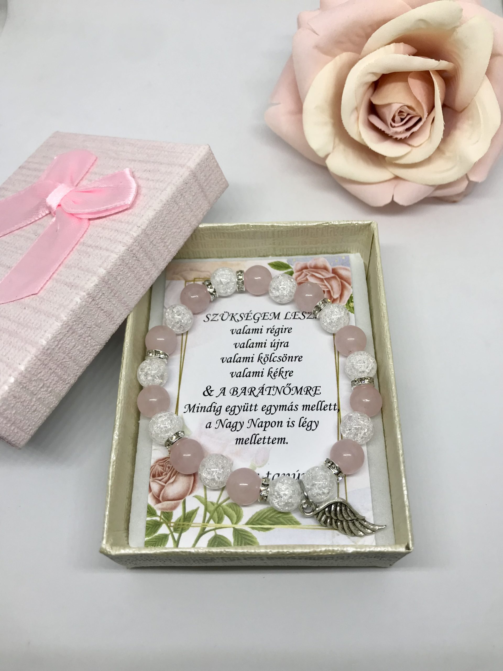 Rózsakvarc, hegyikristály, angyalszárnnyal tanúfelkérő karkötő