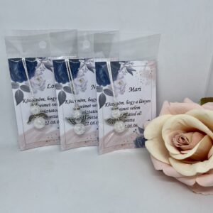 Roppantott hegyikristály angyal, kék-rózsaszín kártyával