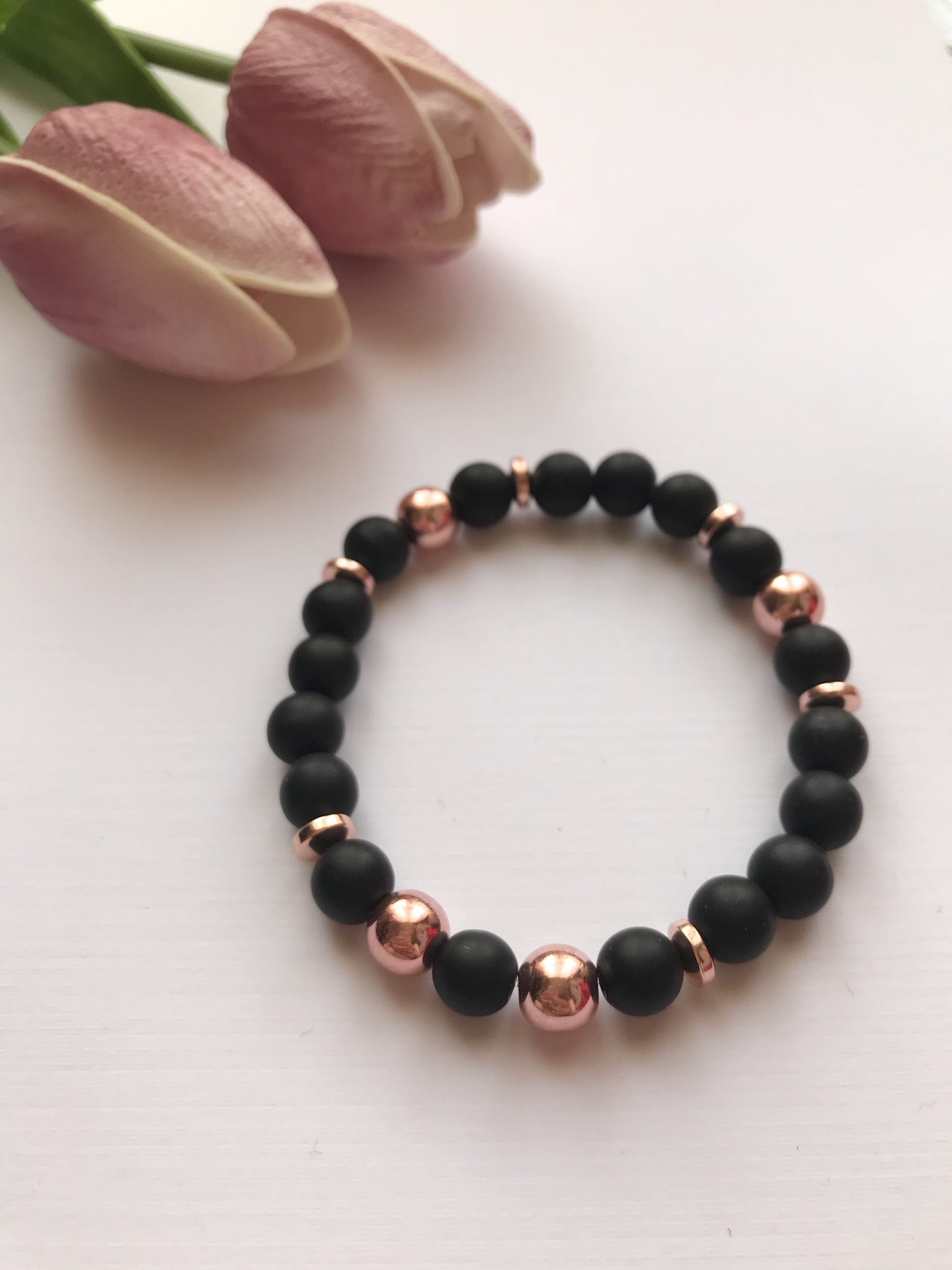 Black-rose gold karkötő
