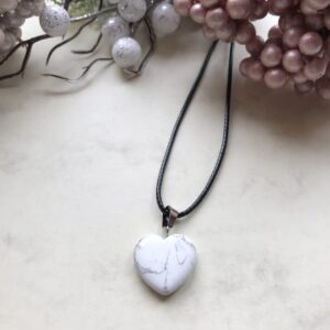 Howlit szív medálos nyaklánc